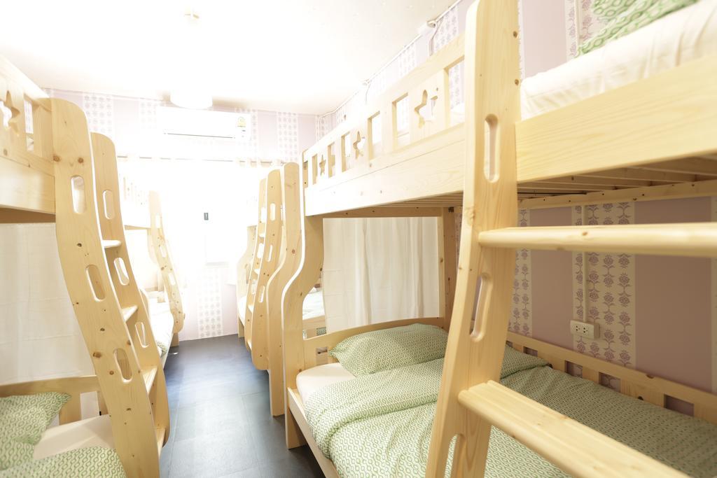 בנגקוק Tiger Lily Hostel חדר תמונה