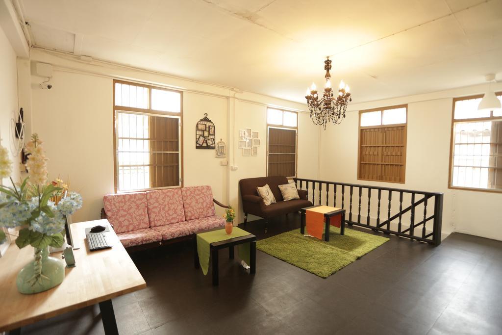 בנגקוק Tiger Lily Hostel מראה חיצוני תמונה