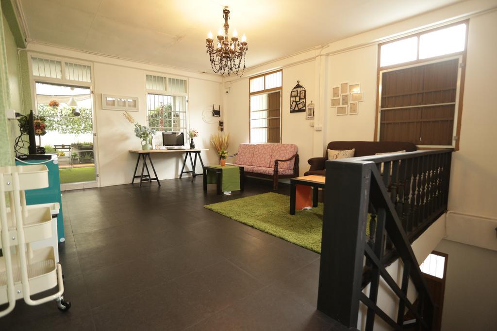 בנגקוק Tiger Lily Hostel מראה חיצוני תמונה