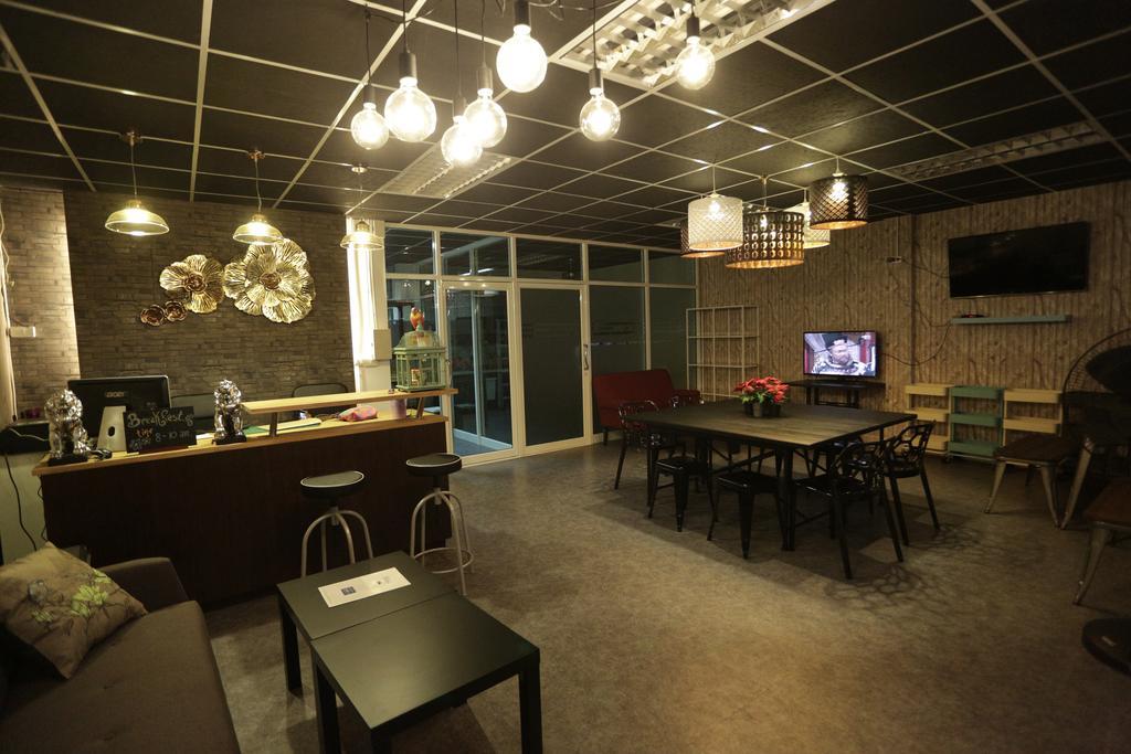 בנגקוק Tiger Lily Hostel מראה חיצוני תמונה