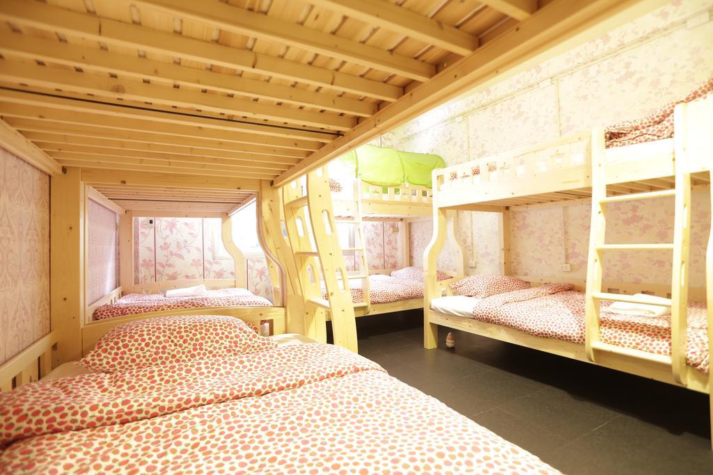 בנגקוק Tiger Lily Hostel מראה חיצוני תמונה