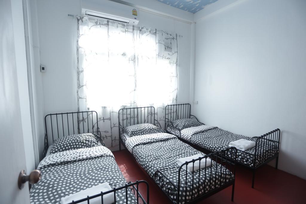 בנגקוק Tiger Lily Hostel מראה חיצוני תמונה
