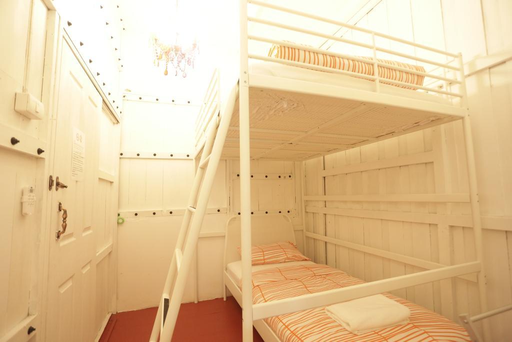 בנגקוק Tiger Lily Hostel חדר תמונה