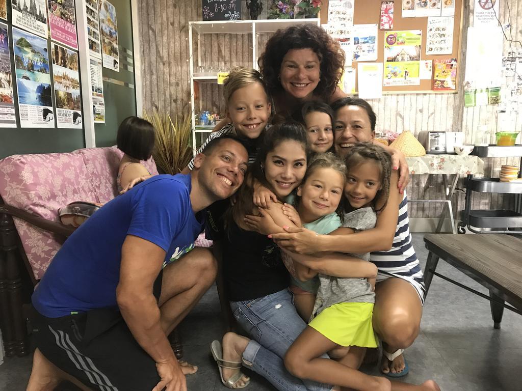 בנגקוק Tiger Lily Hostel מראה חיצוני תמונה